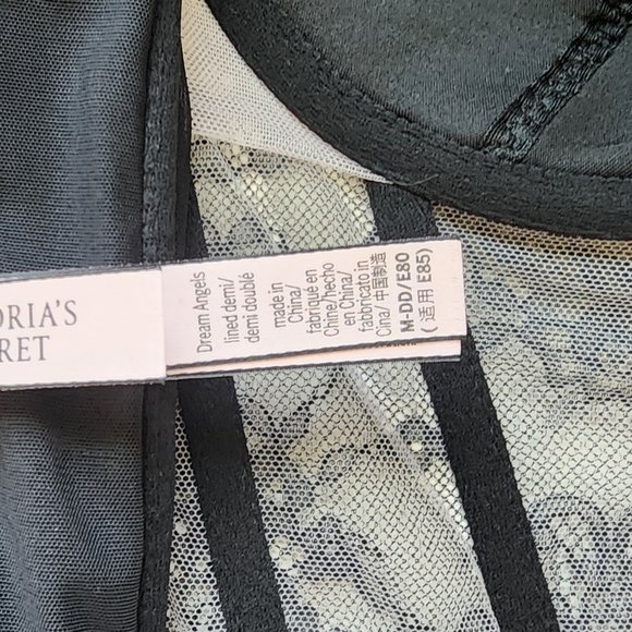 Victoria's Secret Black Lace Underwire Bra with Floral Patterns - Picture 10 of 11